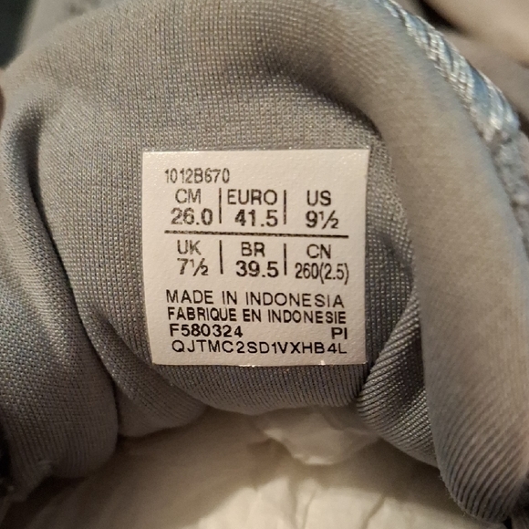 Asics Gel- Kayano 31 Gray Athletic Shoes with Breathable Knit Mesh - Picture 5 of 11